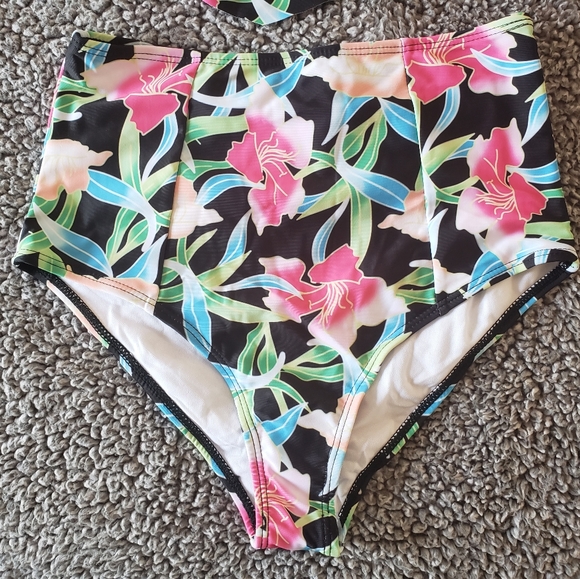 Floral Off the Shoulder Bikini - Picture 3 of 7